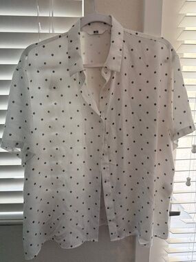 Uniqlo Short Sleeve White Polka Dot Shirt - Classic Casual